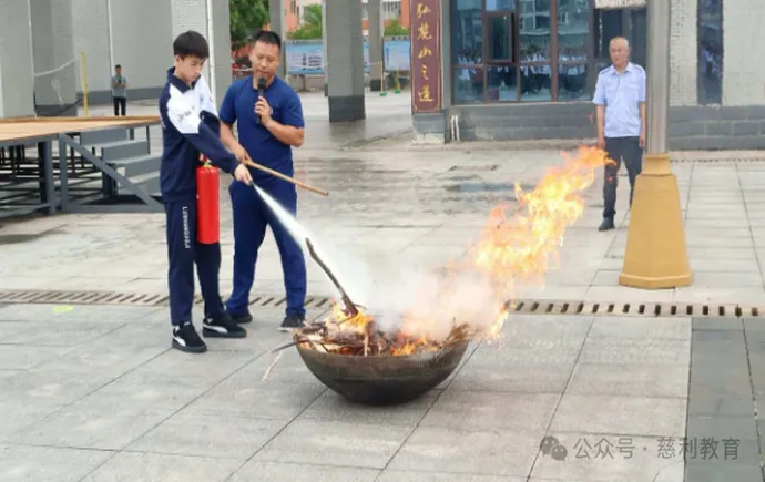 张家界市各中小学开展应急演练（一）