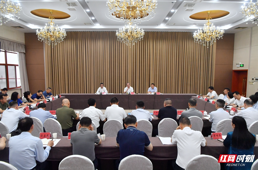 刘革安主持召开金融助力企业发展座谈会