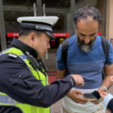 张家界宠游客｜武陵源交警的“跨国情缘”：这个五一，他们用“服务蓝”温暖“世界心”