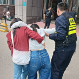 暖心救援！张家界交管一大队民辅警紧急护送腹痛女孩就医