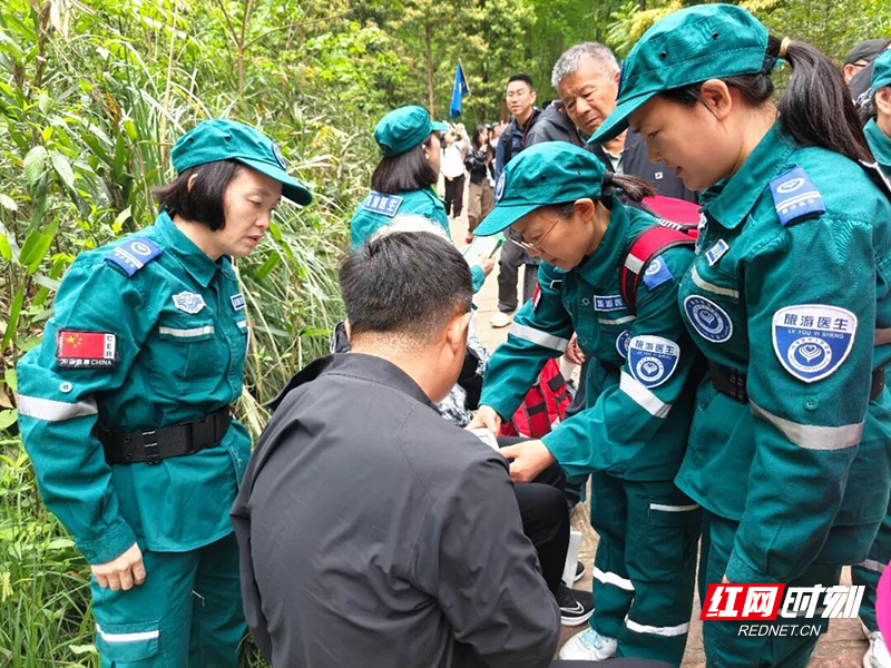 张家界“旅游医生”服务五一假期纪实