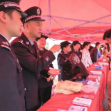 张家界市公安局组织开展全民国家安全教育日宣传活动