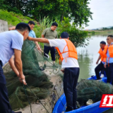 慈利县岩泊渡镇:“水上卫士”出击,守护一江碧水安澜