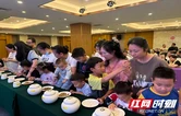 永定区妇幼保健院开展中医药孩童关爱 公益活动