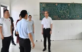 刘革安“六一”看望少年儿童