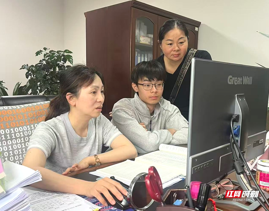 教育帮扶暖人心 志愿填报解民忧——张家界市教育局携手竹园塔村开展高考志愿填报专项指导活动