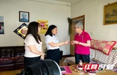 张家界市永定区妇保院开展“七一”走访慰问老党员活动