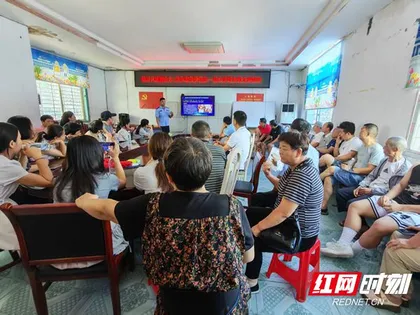 慈利县太坪社区：三联四建聚合力 警社联建开展精准反诈宣讲