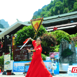 武侠展演+砸冰寻宝!杨家界索道沉浸式趣味消暑活动玩转盛夏