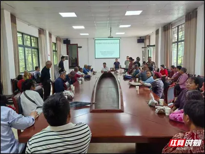 土家白话传技术 乌鸡培训进村头 ——武陵源区黄河村白羽乌鸡养殖散户家门口学真经