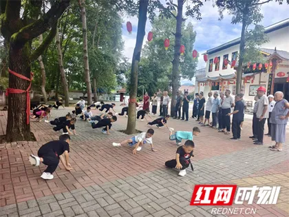 慈利县龙潭河镇竹峪村：党群服务中心“搭戏台”，非遗戏曲传承“活起来”