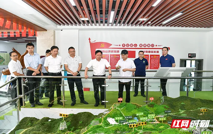 贺辉赴七星山景区调研并主持召开座谈会