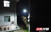 吉首市隘口村：路灯安装“微项目”照亮夜间路