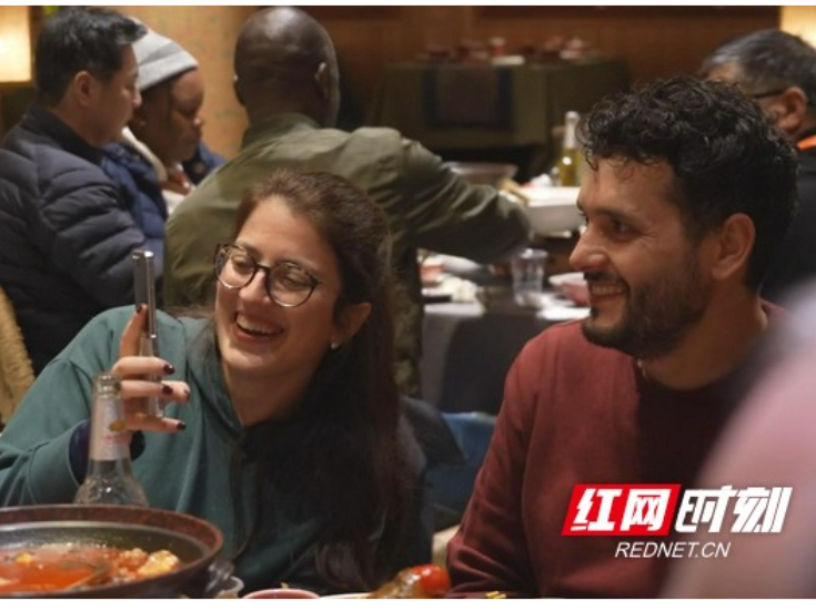 凤凰古城2025年入境游火热 接待境外游客近20万人次