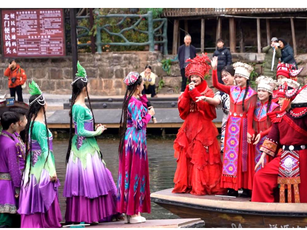 “湘疆文化共欢歌”快闪活动奏响民族团结乐章