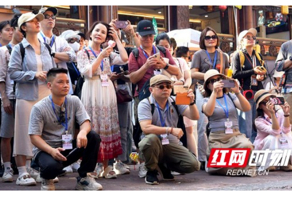 23家越南旅行商考察凤凰古城  共绘文旅合作新图景
