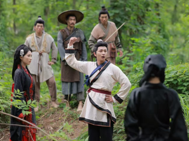 龙山文旅微短剧《重生之我在秦朝送快递》全网上线