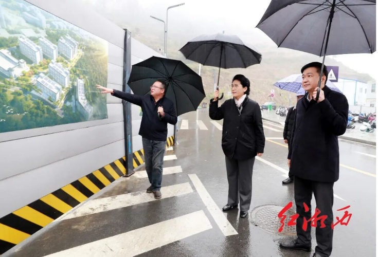 陈华到吉首大学调研督导校园建设及食品安全工作