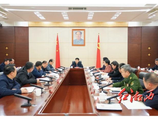 刘涛主持十二届湘西州委理论学习中心组第五十三次集体学习暨州委常委班子民主生活会会前学习