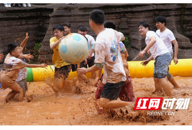 假期狂欢不停歇！古丈红石林景区“摸泥+非遗”解锁文旅新体验