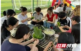 吉首大学师生走进大庭村开展产学研劳动实践