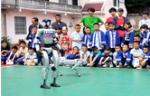 湘西凤凰：智能机器人进校园 科普点亮童心