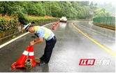 湘西古丈：“警路”联动  暴雨中巡线除患保畅通