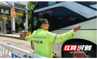组图丨高温下的“烤”验 湘西高速人的坚守