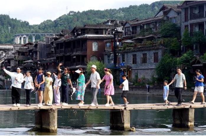 神秘湘西爽一夏丨凤凰古城夏日旅游持续升温