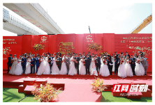 中铁五局举行第六届集体婚礼活动 25对新人喜结连理
