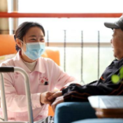 海外网评：解决这3亿人“急难愁盼”问题，是家事也是国事