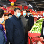 习近平在贵阳考察超市和社区