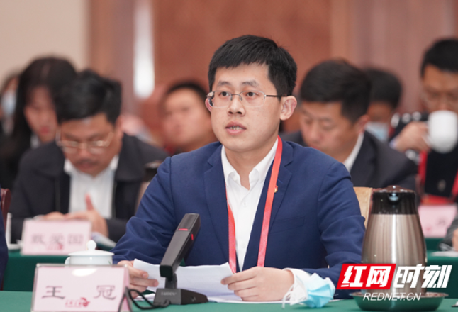 闪光的青春丨王冠：以青春的汗水“建”证湖南新速度