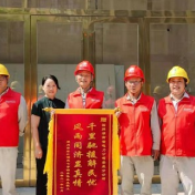 郑州市民锦旗送给千里驰援的国网湖南娄底供电公司突击队