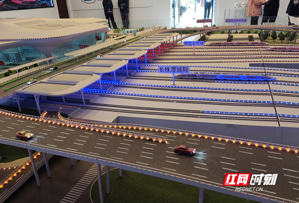 项目热潮涌三湘丨开创高铁客站新模式 长沙高铁西站让换乘“零距离”