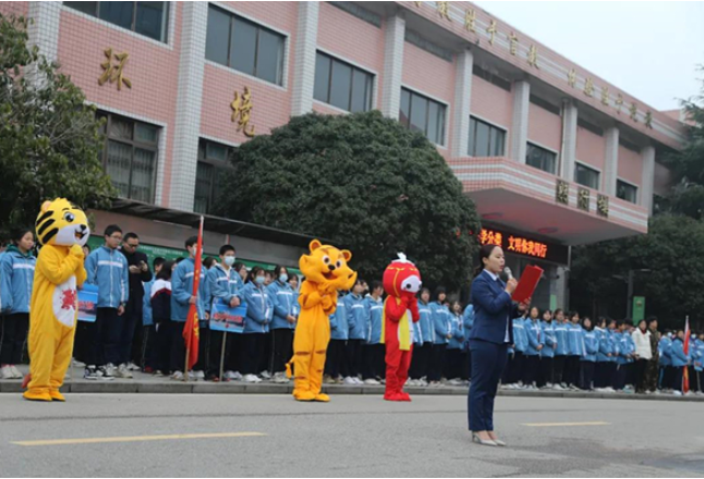 美好家风我传承，争做时代好少年——明德雨花实验中学举行春季开学典礼