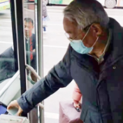 @长沙老年乘客！65岁以上凭身份证可免费乘坐长沙地铁和公交
