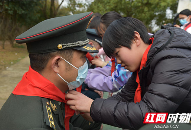 春暖雷锋家乡 望城区人武部开展“大手牵小手”接力助学活动