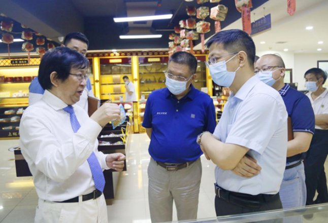 长沙市市场监管局一行在特格尔医药集团专题调研“清廉药店”建设