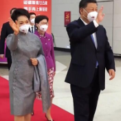 我的心和中央政府的心始终同香港同胞在一起