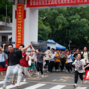 组图丨2022湖南高考结束，回眸那些让我们难忘的青春瞬间