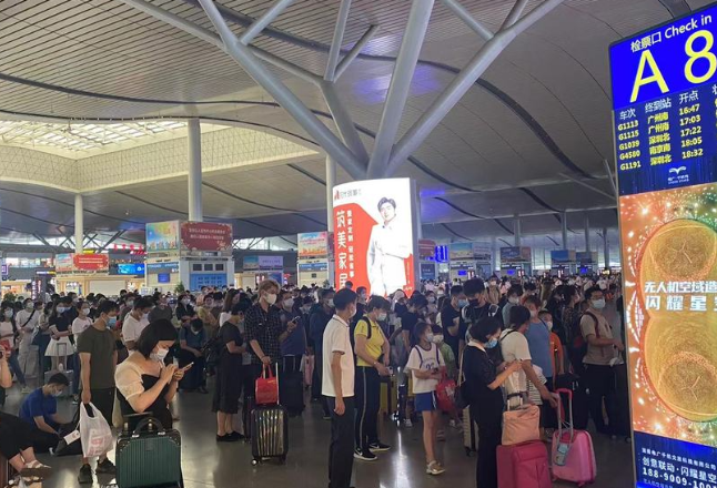 人山人海的长沙南站回来了！暑运首日发送旅客近13万人次 创新高