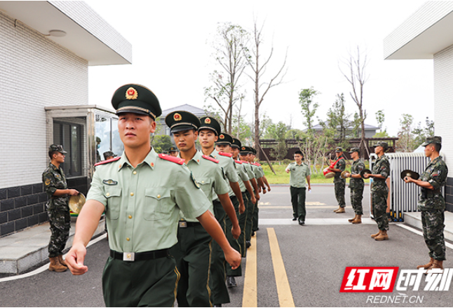 武警长沙支队用“十个一”帮新兵适应下队新生活