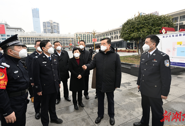 张庆伟在长沙市走访慰问基层一线工作人员