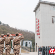 再敬一个军礼 武警张家界支队组织临近退役士兵向哨位告别