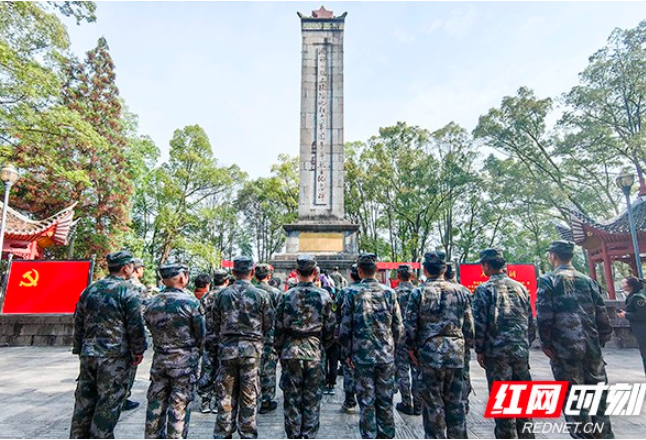 祭先烈励后人 永顺县人武部组织开展清明祭扫活动