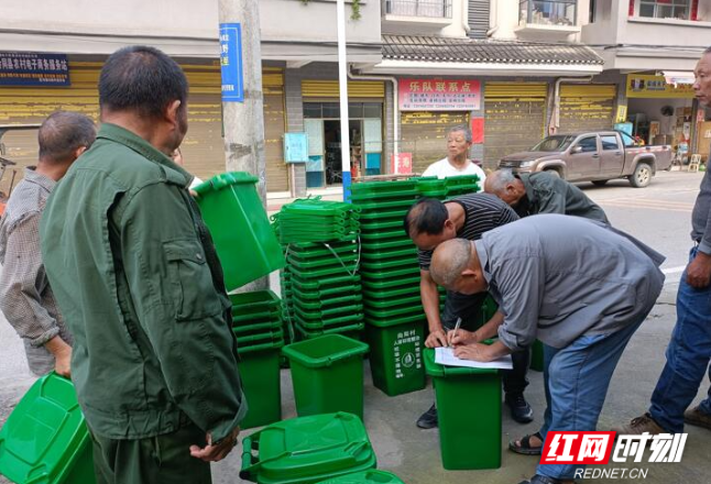 会同县向阳村：人居环境整治，分发垃圾桶养成好习惯