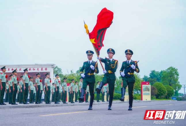 告别军旗开启新征程 武警湖南总队某部举行士兵退役仪式