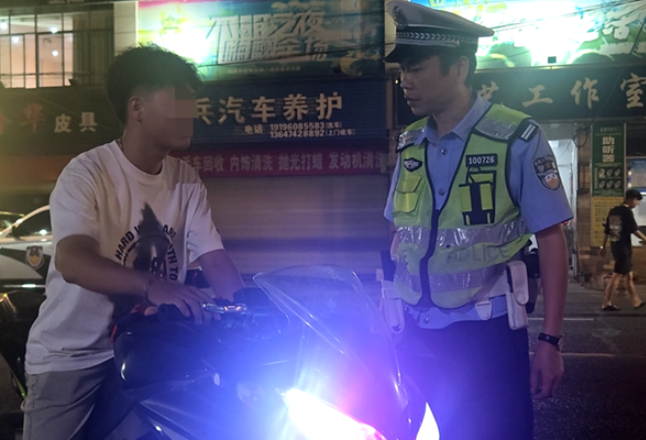 桃源：寻刺激“炸街”扰民 交警周密布控保安宁