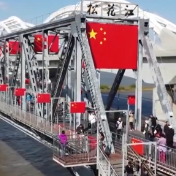 中秋国庆临近 各地节日气氛渐浓